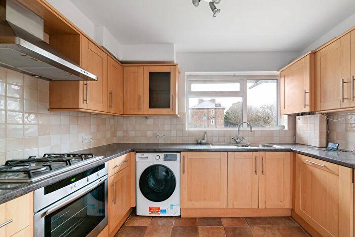 1 Bedroom Flat To Rent In Brecon Court, Granville Road, Southfields, SW18