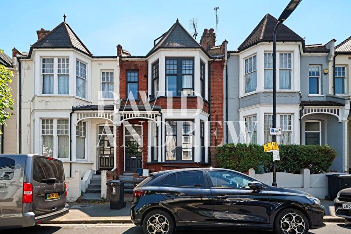 2 Bedroom Flat To Rent In Gunton Road, London, E5