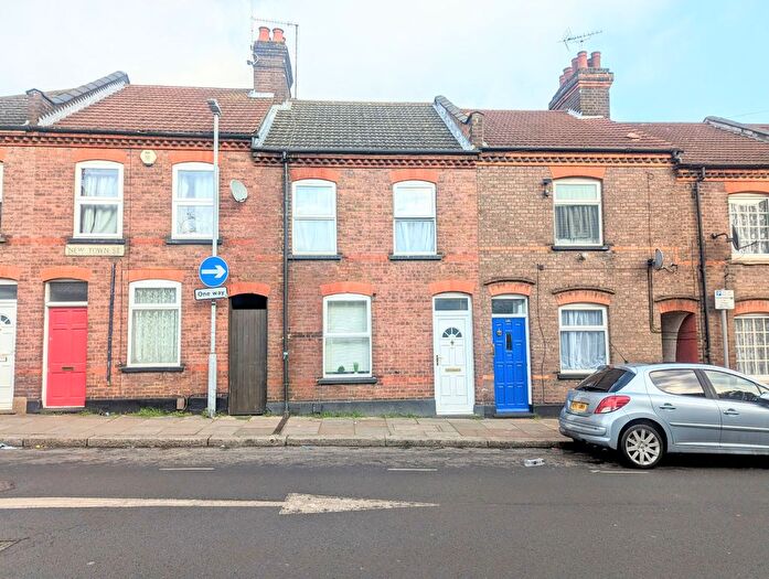 4 Bedroom Terraced House To Rent In New Town Street, Luton, LU1
