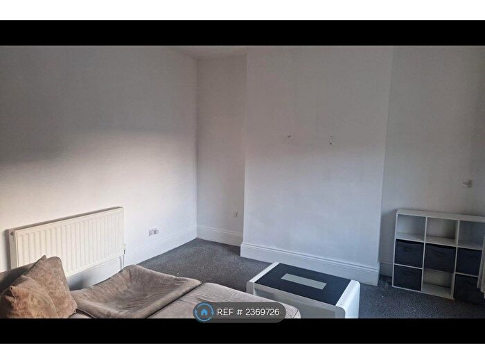 2 Bedroom Flat To Rent In First Floor, Grimsby, DN32