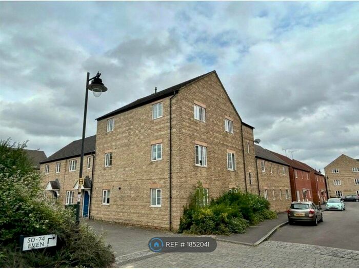 2 Bedroom Flat To Rent In Zander Road, Calne, SN11