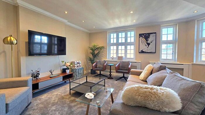 3 Bedroom Flat To Rent In Harrowby Street, London, W1H