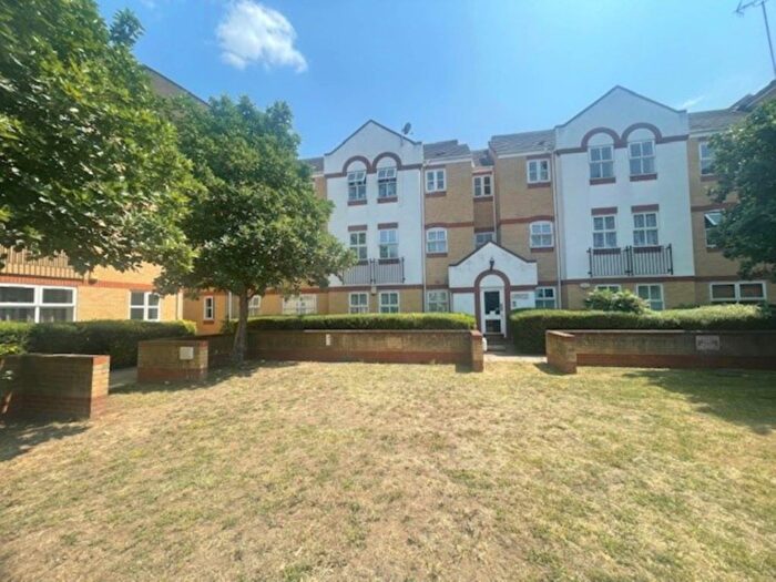 1 Bedroom Semi-detached House To Rent In Aaron Hill Road, London, E6
