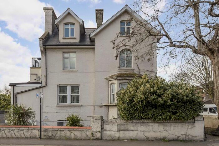 3 Bedroom Flat To Rent In Wellesley Road, London, W4