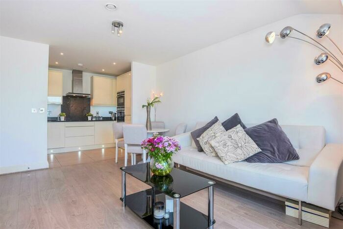 2 Bedroom Flat To Rent In Wadham Mews, Mortlake, SW14