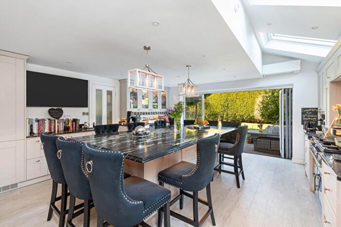 6 Bedroom Detached House For Sale In Pondtail Drive, Horsham, RH12