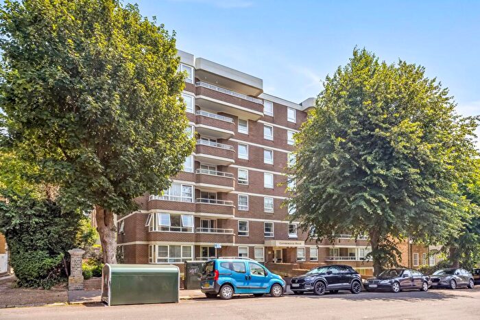2 Bedroom Flat For Sale In Eaton Gardens, Hove, BN3