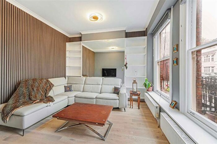 2 Bedroom Flat To Rent In Courtfield Road, South Kensington, SW7