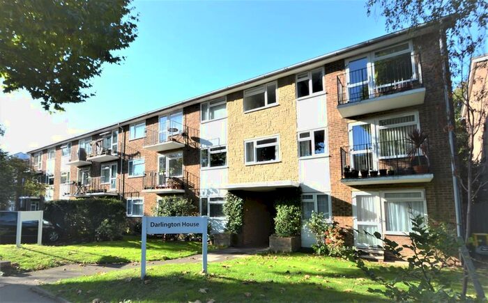 1 Bedroom Flat To Rent In Lovelace Gardens, Surbiton, KT6