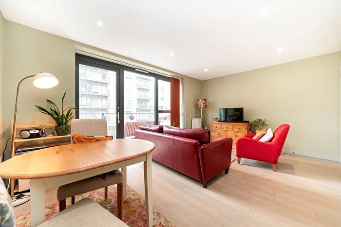1 Bedroom Flat For Sale In Singapore Road, Ealing, W13