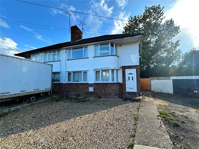 2 Bedroom Maisonette For Sale In Windermere Road, Reading, RG2