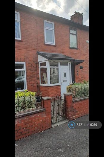 3 Bedroom Terraced House To Rent In Clovelly Avenue, Oldham, OL8