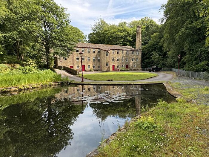 1 Bedroom Flat To Rent In Hallas Bridge, Cullingworth, Bradford, BD13