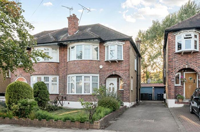 3 Bedroom Semi-Detached House To Rent In Lynton Mead, Totteridge, N20