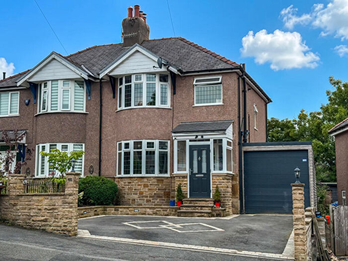 3 Bedroom Semi-Detached House For Sale In Victoria Park Road, Buxton, SK17