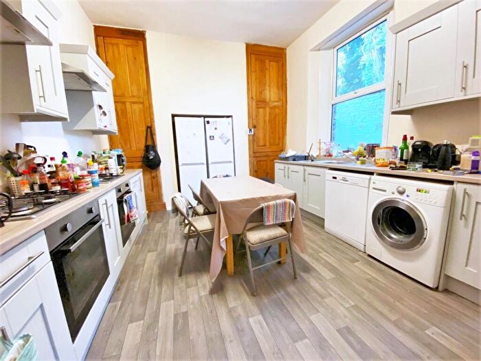 8 Bedroom Semi Detached House To Rent In Clarkehouse Road, Sheffield, S10