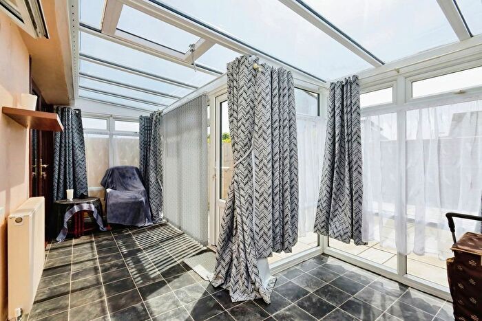 2 Bedroom Detached Bungalow For Sale In Oakleaf Drive, Polegate, BN26