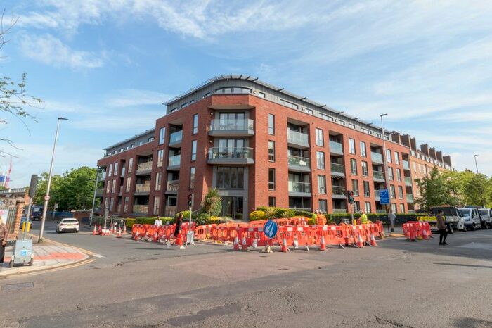 2 Bedroom Flat To Rent In Stewarts Lodge, London, SW8