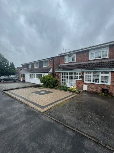 3 Bedroom Semi-Detached House To Rent In Topsham Croft, Birmingham, B14