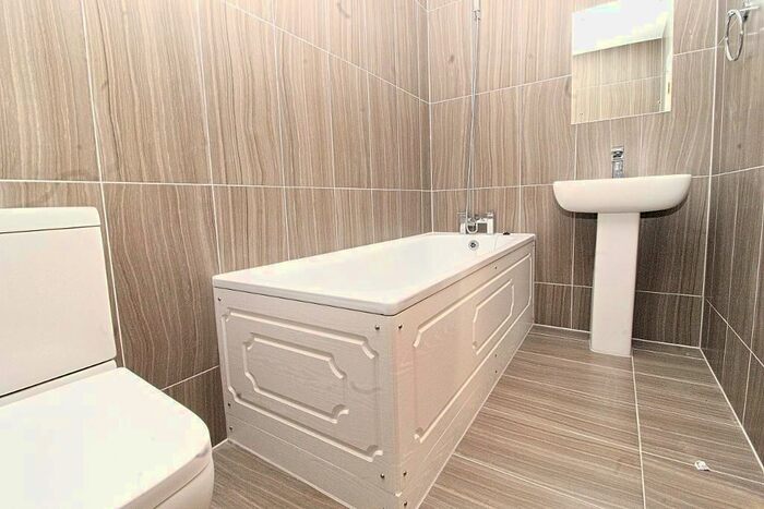 1 Bedroom Flat To Rent In Granville Place, High Road, London N12