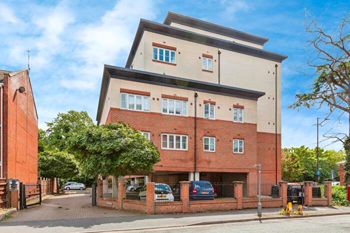 2 Bedroom Flat For Sale In Bath Road, Slough, SL1