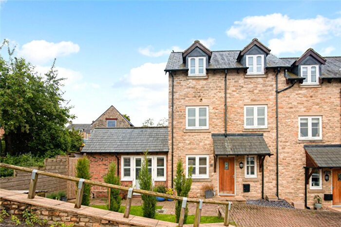 3 Bedroom Semi-Detached House For Sale In Finsbury Gardens, Chipping Norton, Oxfordshire, OX7