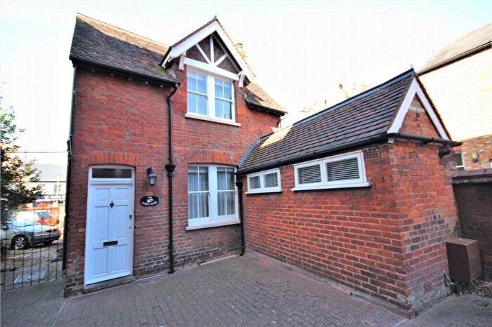 1 Bedroom Coach House To Rent In The Coach House, De Parys Avenue, Bedford., MK40