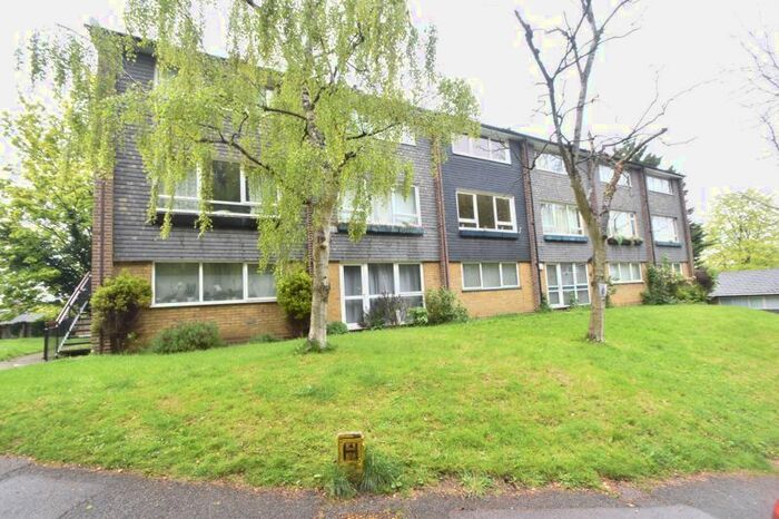 2 Bedroom Flat To Rent In Lawn Gardens, Luton, LU1