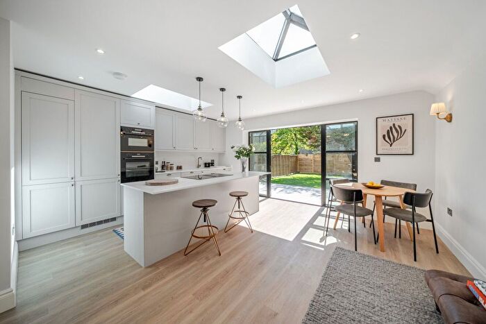 2 Bedroom Flat For Sale In Bushnell Road, Balham, London, SW17
