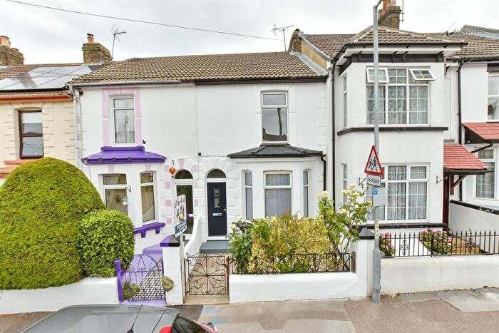 3 Bedroom Terraced House For Sale In Milton Road, Gillingham, Kent, ME7