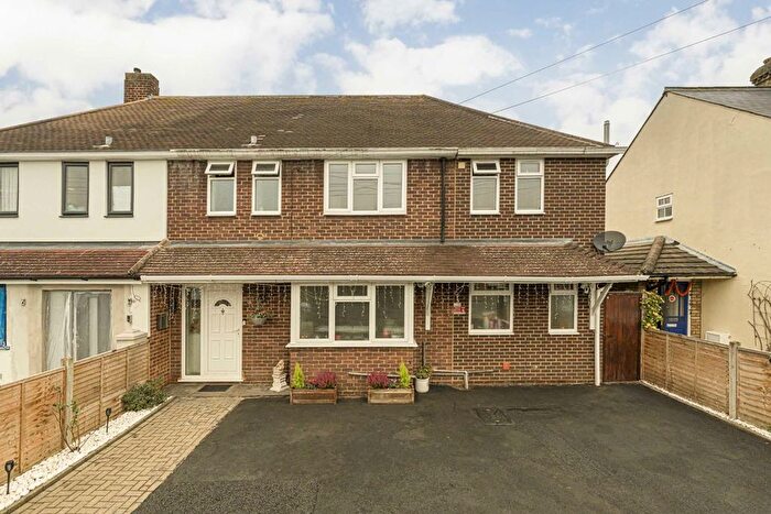 4 Bedroom Property To Rent In Green Lane, Sunbury-On-Thames, TW16