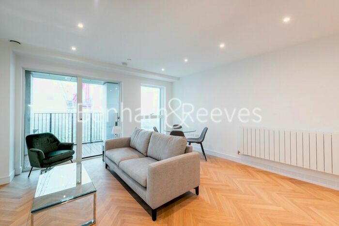 2 Bedroom Flat To Rent In Peglar Square, Kidbrooke Village, SE3
