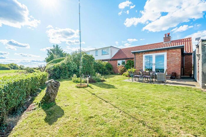 2 Bedroom Semi-Detached Bungalow For Sale In Swanton Road, Dereham, NR20