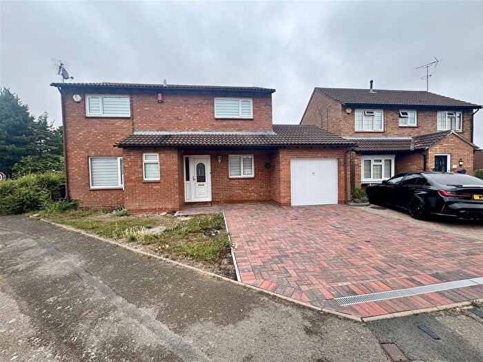 4 Bedroom Detached House To Rent In Morrell Close, Luton, LU3