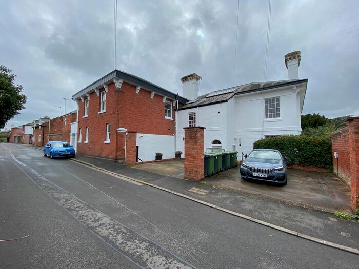 2 Bedroom Flat To Rent In Lansdowne Crescent, Worcester, WR3