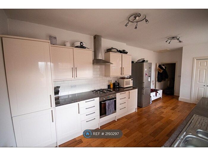 2 Bedroom Flat To Rent In Wellingborough Road, Rushden, NN10