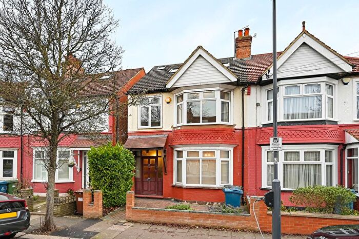 4 Bedroom Semi Detached House For Sale In Sussex Road, Harrow, HA1