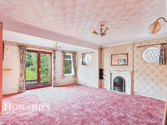 2 Bedroom Detached Bungalow For Sale In Wash Lane, Kessingland, NR33