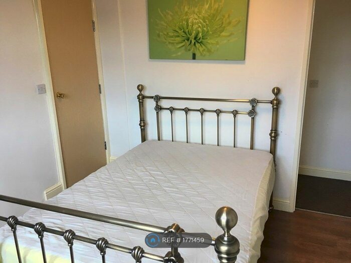 1 Bedroom Flat To Rent In Manchester Road, Huddersfield, HD4