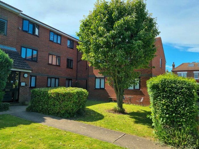 2 Bedroom Flat To Rent In Hadley Road, New Barnet, EN5