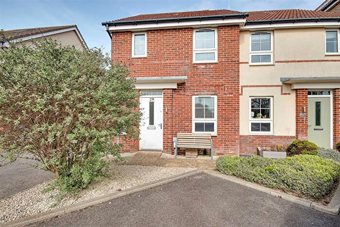 2 Bedroom Semi Detached House For Sale In Cambrian Way, Worthing, BN13