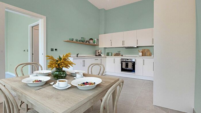 4 Bedroom Terraced House For Sale In Rushdene Cresent, Northolt, UB5