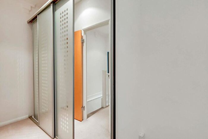 2 Bedroom Flat To Rent In Ashby Street, Islington, London, EC1V