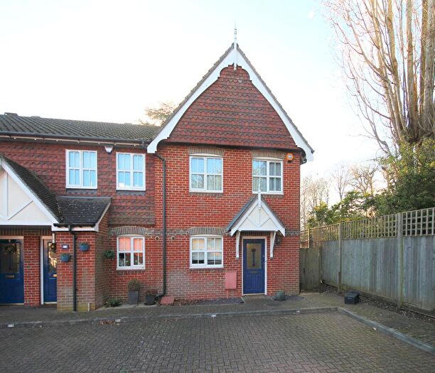 3 Bedroom End Of Terrace House To Rent In Royal Close, Orpington, BR6