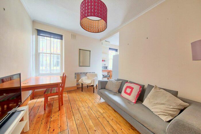 3 Bedroom Flat To Rent In Rushcroft Road, London, SW2