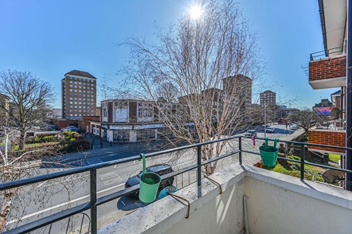 3 Bedroom Flat To Rent In Fount Street, Nine Elms, London, SW8