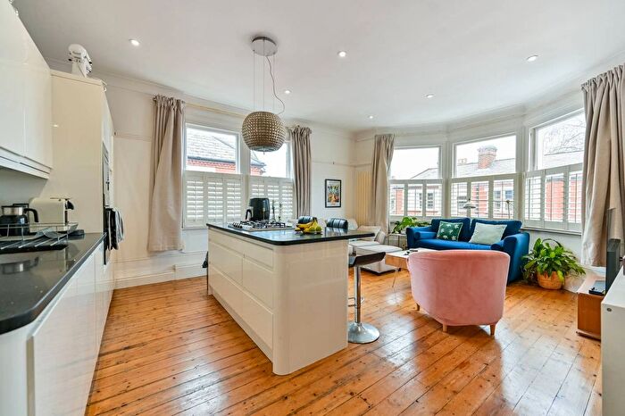 2 Bedroom Flat To Rent In Clevedon Road, Richmond, Twickenham, TW1