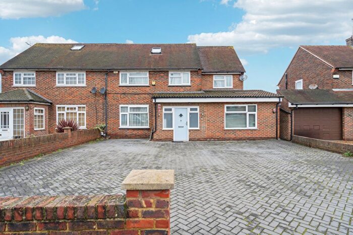 6 Bedroom Semi Detached House For Sale In High Street, Langley, Slough, SL3