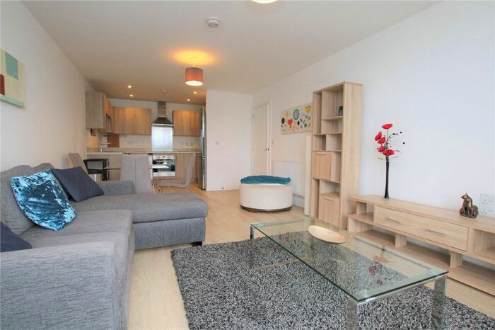 2 Bedroom Flat To Rent In Oscar Wilde Road, Reading, Berkshire, RG1
