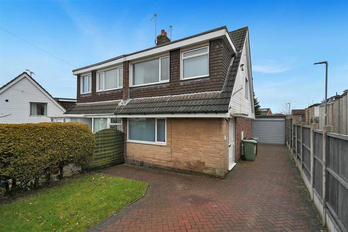 3 Bedroom Semi-Detached House To Rent In Greenlea Road, Yeadon, Leeds, LS19